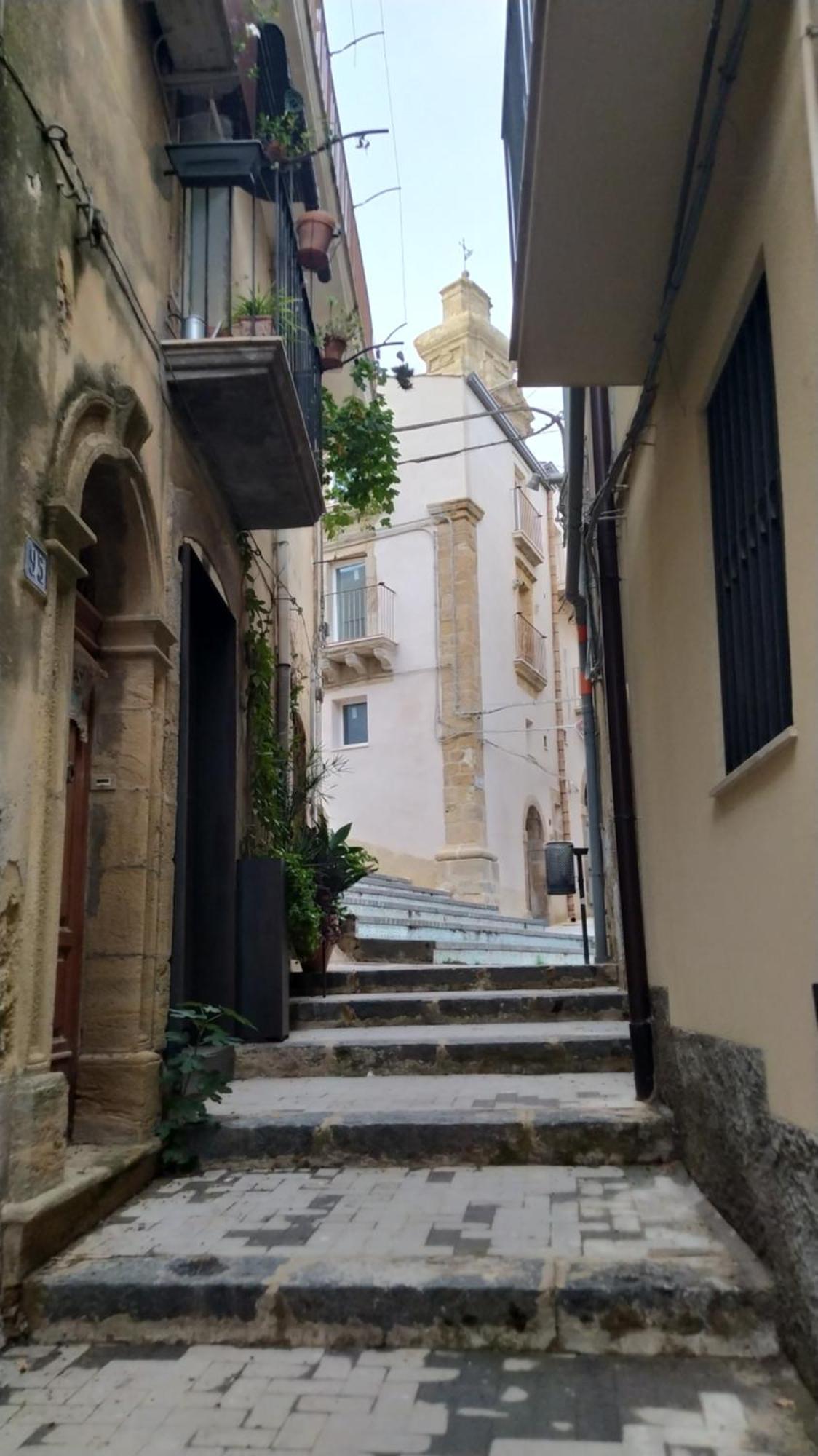 Guest House Alla Scala Caltagirone Exterior foto